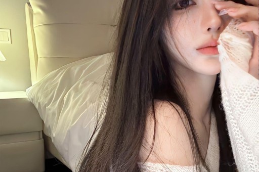 明星八卦看点啥：香港知名演员全素颜出镜60岁还没结婚前男友因肺癌病逝_曾伟权_时候_外界：曝谢贤辞灵礼仅3人出席王菲、孙辈都没现身谢霆锋已准备复工_谢婷婷_葬礼_张柏芝：考古李小璐自嘲是恋爱脑！无戏可
