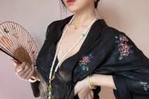 当网红鼻祖晚晚开始卖衣服一天售罄、销售额超百万